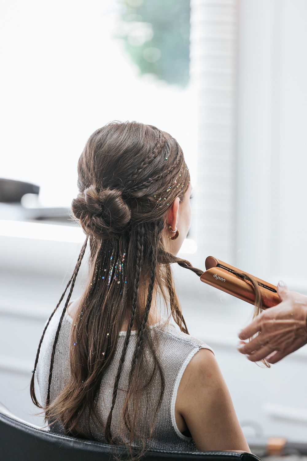 Dyson WashG1 limpando detritos.